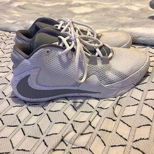 Nike Giannis basketball shoe, size 7 men